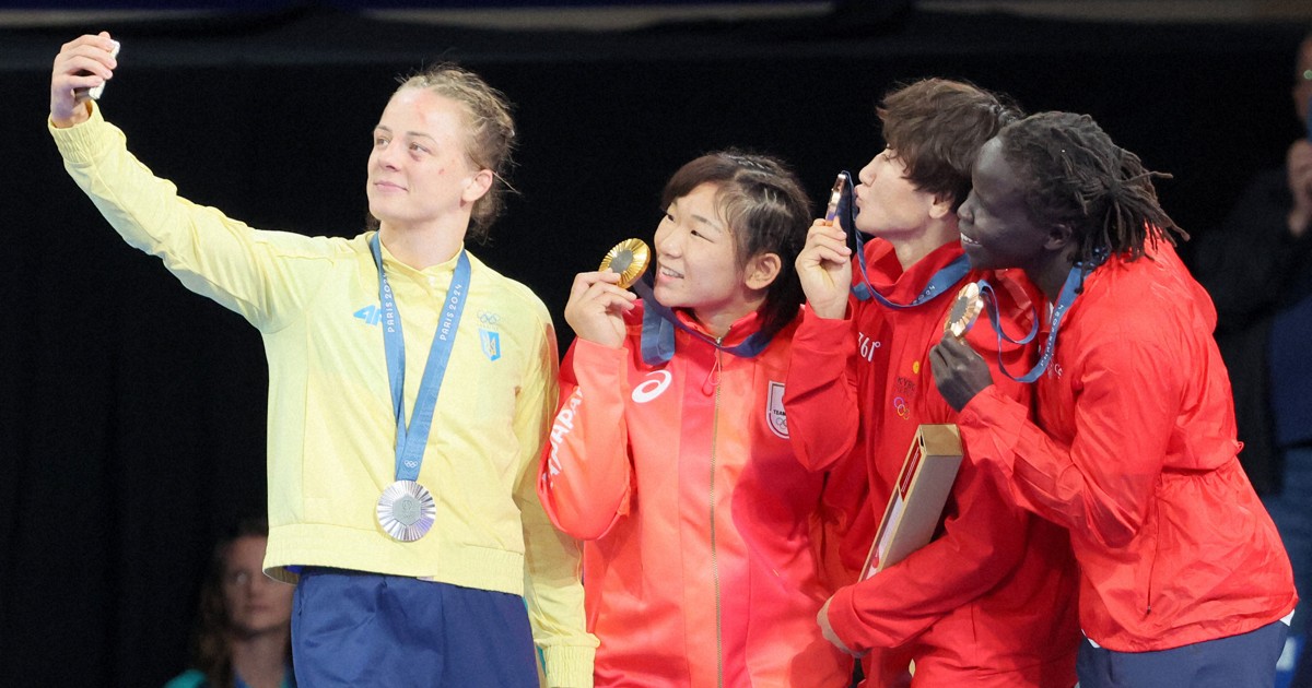 女子研究大学リングライト キャメロン20点 Zheng Qinwen - 女子シングルス | 金メダルハイライト | テニス