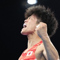 パリ五輪 レスリング男子 清岡が金メダル [写真特集5/15] | 毎日新聞