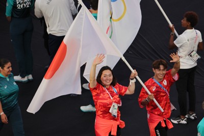 北口榛花と半井重幸が旗手務める パリ・オリンピック閉会式