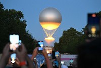 The Olympic cauldron glows as it rises to the sky at sunset in Paris on July 28, 2024. (Mainichi/Yoshiyuki Hirakawa)