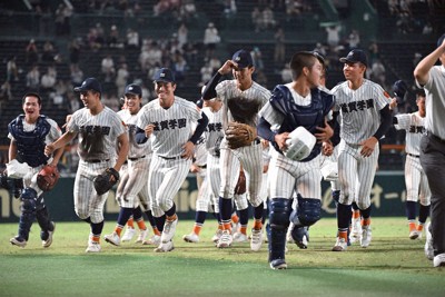 高校野球 全国高校野球 2回戦 滋賀学園、花巻東破る 続く躍進、スタンド歓喜