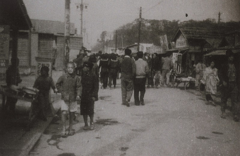 焼け野原の徳島に現れた闇市 戦後の深刻な食料難、食べ物求めて | 毎日新聞