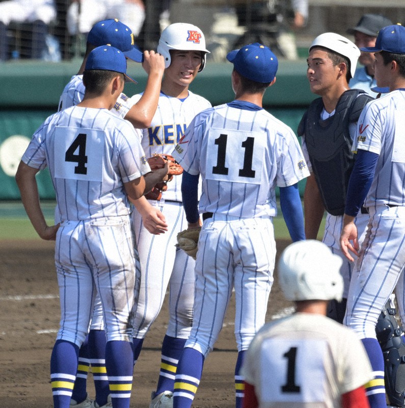 全国高校野球 惜敗の健大高崎 伝令でコーチで存在感 ムードメーカー