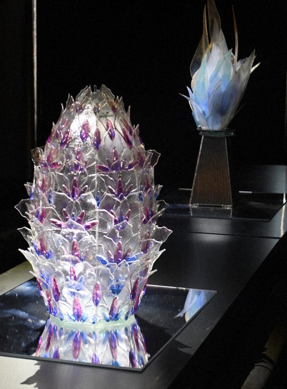 夏の夜きらめく、ステンドグラス 作家10人の作品展示 18日まで 伊賀
