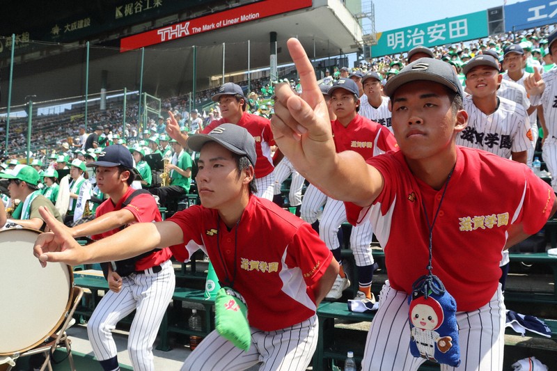 キレキレダンスは「伝統芸」 滋賀学園の応援、SNSで話題 甲子園 | 毎日新聞
