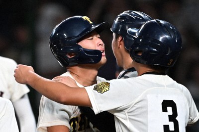 大社高93年ぶり8強 タイブレークで早稲田実を降す 夏の甲子園 | 毎日新聞