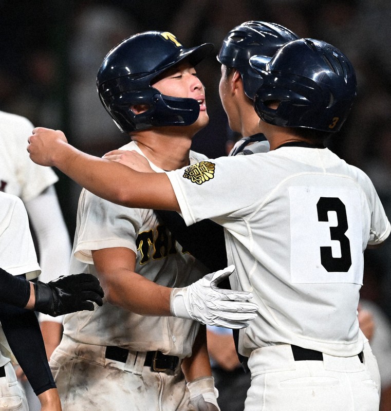 大社高93年ぶり8強 タイブレークで早稲田実を降す 夏の甲子園 | 毎日新聞