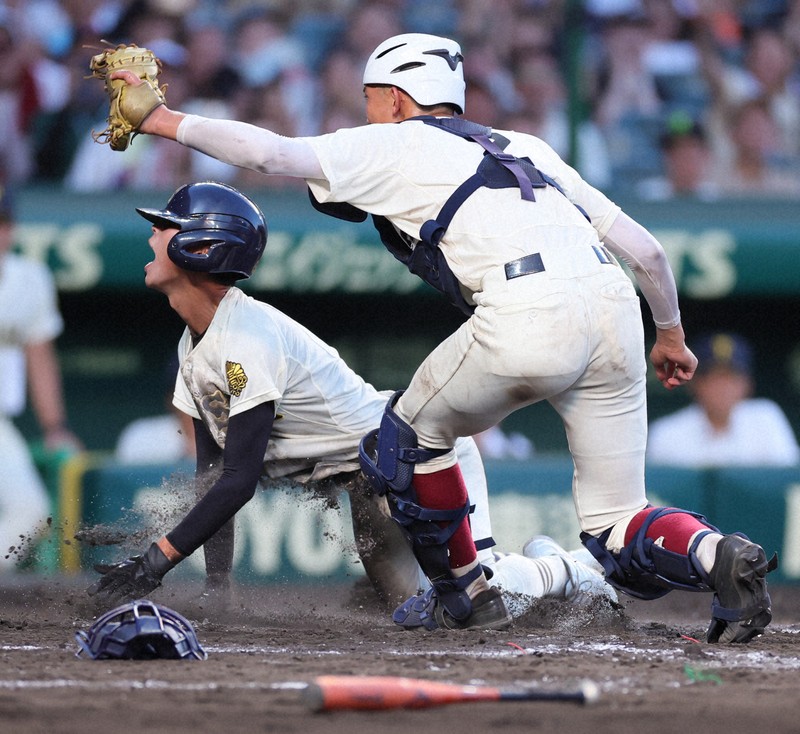 早稲田実が「内野5人」シフトでピンチ脱出 夏の甲子園 | 毎日新聞
