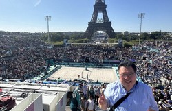 エッフェル塔前の競技会場＝記事中の写真はすべて筆者提供