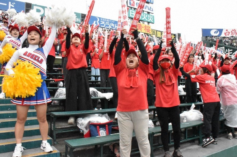 全国高校野球 準々決勝 神村学園 県勢初 2年連続4強 雨中のアルプス
