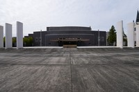 The Watanabe Memorial Hall, with its eye-catching six colonnades and a central stone platform, representing the seven companies involved in its construction, is seen in Ube, Yamaguchi Prefecture, on Sept. 27, 2021. (Mainichi/Minoru Kanazawa)