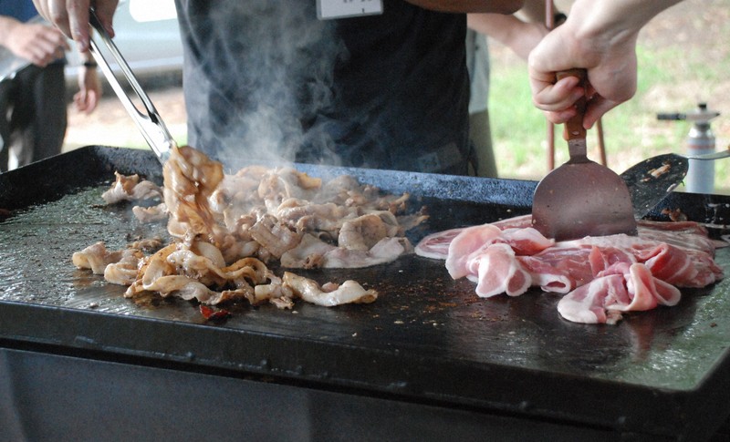 味わい深い豚肉に」 笠間の栗を食べたブランド豚、お披露目 | 毎日新聞