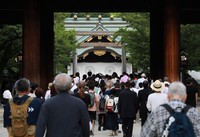 People visit Yasukuni Jinja shrine on the morning of the anniversary of the end of World War II, on Aug. 15, 2024, in Tokyo's Chiyoda Ward (Mainichi/Yohei Koide)