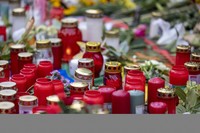 Flowers and candles are placed on Aug. 25, 2024, near the scene of Friday's deadly attack at the city's 650th anniversary celebrations in the city center of Solingen, Germany. (Thomas Banneyer/dpa via AP)