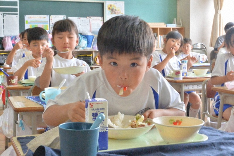 春夏も好き♪②＊給食カゴ10個セット みんなの給食：群馬県渋川市 ロコモコの献立 ハワイとおいしい交流