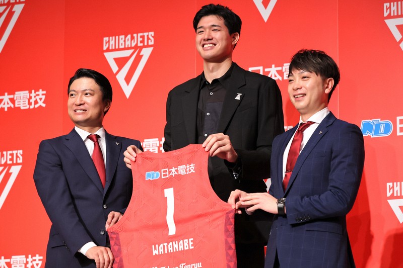 バスケ渡辺雄太ら 千葉ジェッツ新加入で入団記者会見 [写真特集1/8