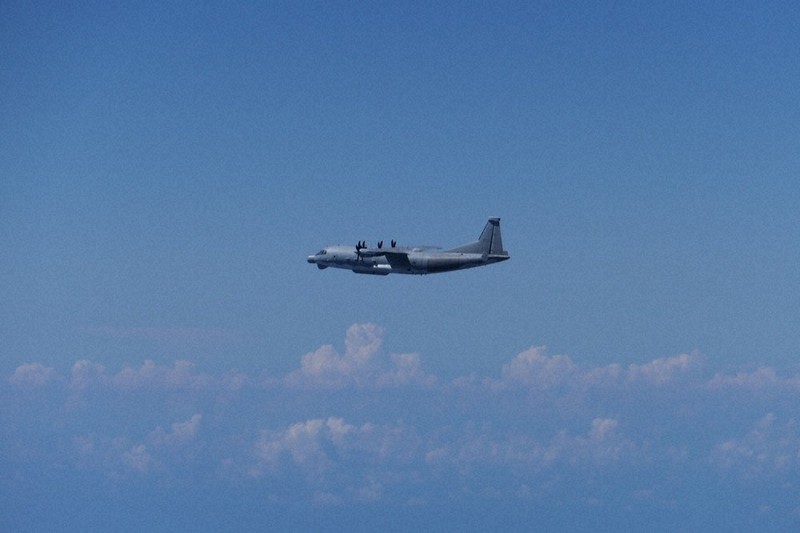 クローズアップ：長崎沖に中国軍機 領空侵犯、真意どこに | 毎日新聞