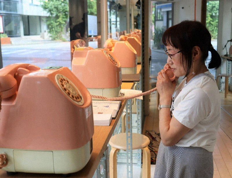 ピンク電話から音声 見知らぬ誰かの思い出話 山口市で体験型アート