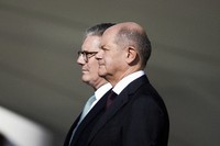 German Chancellor Olaf Scholz, right, welcomes Britain's Prime Minister Keir Starmer with military honors in Berlin, Germany, on Aug. 28, 2024. (Christoph Soeder/dpa via AP)