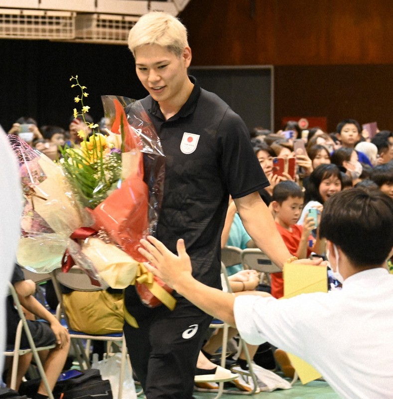 自分はできると前向きに」男子バレー・西田有志選手が母校で講演