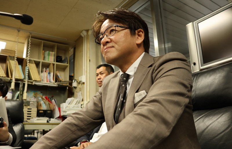 記者会見し、次期衆院選に立候補しない意向を表明した堀井学衆院議員（当時）＝札幌市中央区で2024年6月25日午後5時49分、金将来撮影