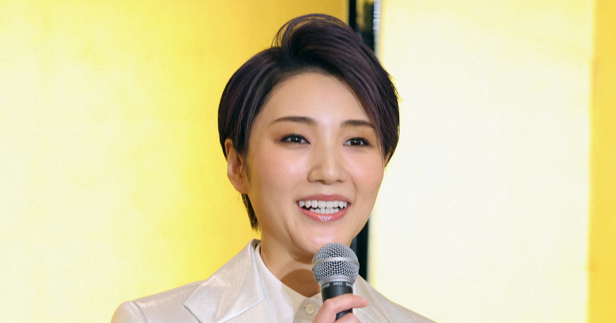 新品未開封　芹香斗亜/退団記念 Recollections 芹香斗亜 楽天市場】【送料無料】芹香斗亜 退団記念「Recollections 芹香