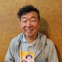 劇団「ヒトハダ」公演で、「旅芸人の記録」の脚本・演出を手がける鄭義信＝濱田元子撮影