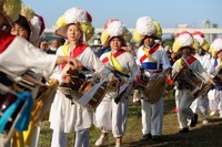 A Korean pungmul folk music tradition is performed on Sept. 7, 2024, during a ceremony to remember Koreans who were massacred due to false rumors in the aftermath of the 1923 Great Kanto Earthquake, on the bed of the Arakawa River in Tokyo's Sumida Ward, where testimonies of the massacre remain. (Mainichi/Yoshiya Goto)