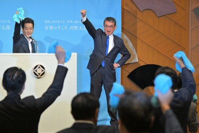 河野氏、届け出順「ラッキーセブン、大当たり」 自民総裁選告示 | 毎日新聞