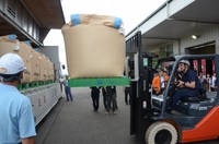 Newly harvested Koshihikari rice is loaded onto a truck in the city of Niigata's Nishikan Ward on Sept. 12, 2024. (Mainichi/Shuichi Kanzaki)