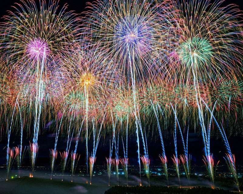 photoリポート 音楽と融合、夜空に大輪 札幌「北海道芸術花火