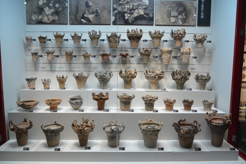 さながら縄文人気分 本物の火焔型土器に触れてみて 新潟の体験施設