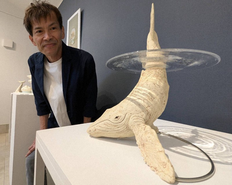 自由な顔、柔和な陶器 造形作家・八幡さん作品展 伊賀 ／三重