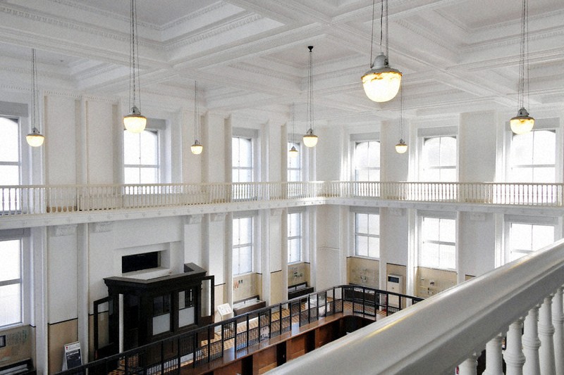 レトロの美：山口銀行旧本店 山口県下関市 目を見張る白い空間 | 毎日新聞