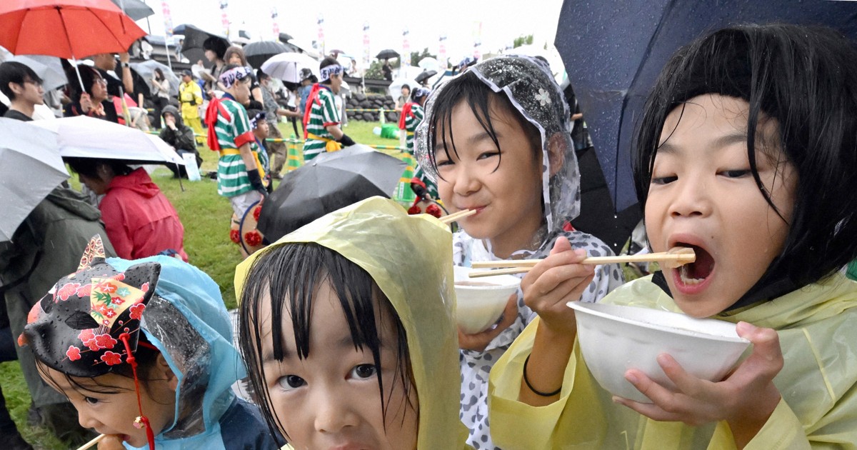 直径6.5メートルの巨大鍋で芋煮3万食 山形で秋の風物詩 | 毎日新聞