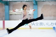 羽生結弦選手　能登半島復興支援チャリティー　Tシャツ　雪肌精みやびスマホスタンド 羽生結弦選手 能登半島復興支援チャリティー Tシャツ 雪肌精
