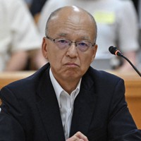 兵庫県議会の調査特別委員会で証人尋問に応じる片山安孝元副知事＝神戸市中央区で2024年9月6日午前11時19分（代表撮影）