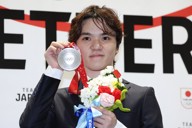 宇野昌磨 50枚限定 オリンピック epoch 宇野昌磨さんに銀メダル 北京五輪団体 パリ欠席でJOCが授与