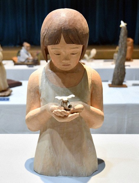 養父・「公募展木彫フォークアートおおや」 高山さん（大阪）文科大臣