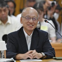 兵庫県議会の調査特別委員会で証人尋問に応じる片山安孝元副知事＝神戸市中央区で2024年9月6日午前10時40分（代表撮影）