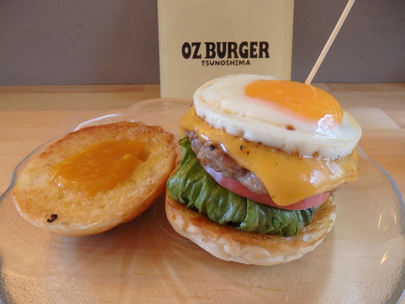 亡き母の思い胸に、25歳オーナーシェフが「角島オズバーガー」開店