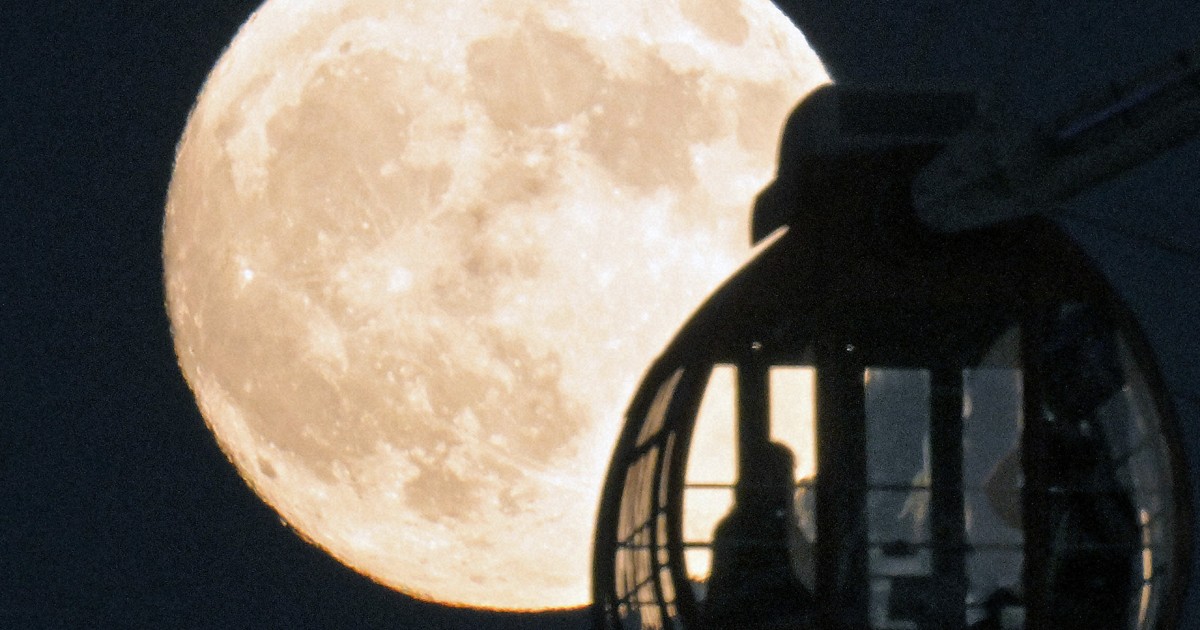 Japan Photo Journal: Harvest moon rises behind Yokohama Ferris wheel ...