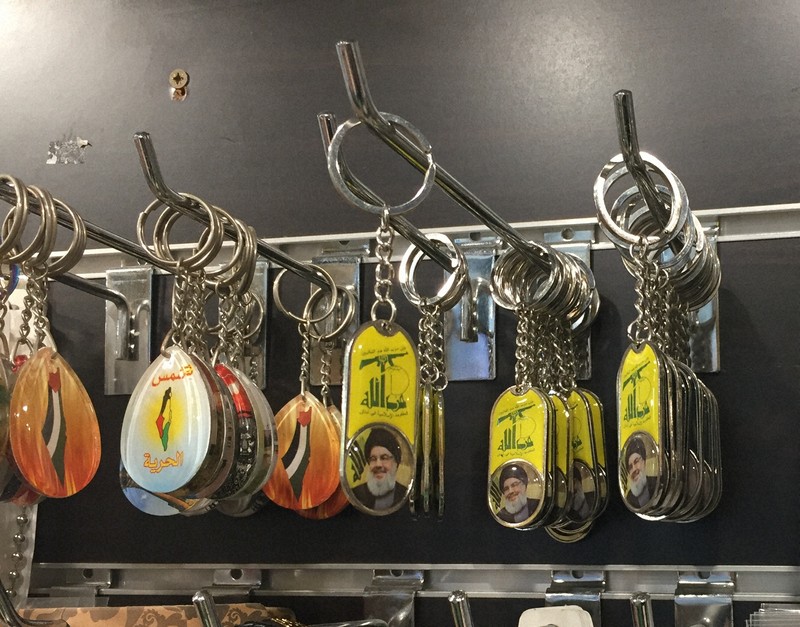 イスラエルも恐れるヒズボラ レバノンで根強い人気、グッズ販売も