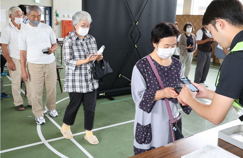 避難所受け付け、ラインとマイナカードで短縮効果 岩手県が実証実験