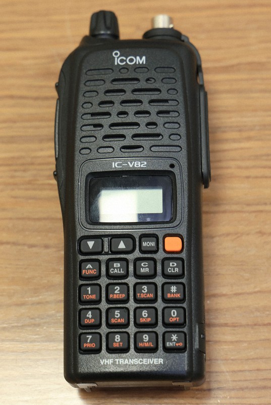 icom ＩＣ-2500 トランシーバー　ジャンク外部破損箇所あり icom IC-2500 トランシーバー ジャンク外部破損箇所あり（よく