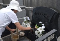 A person visits the grave of their ancestors in Chiba Prefecture on Aug. 18, 2024. (Mainichi/Hiroya Miyagi)