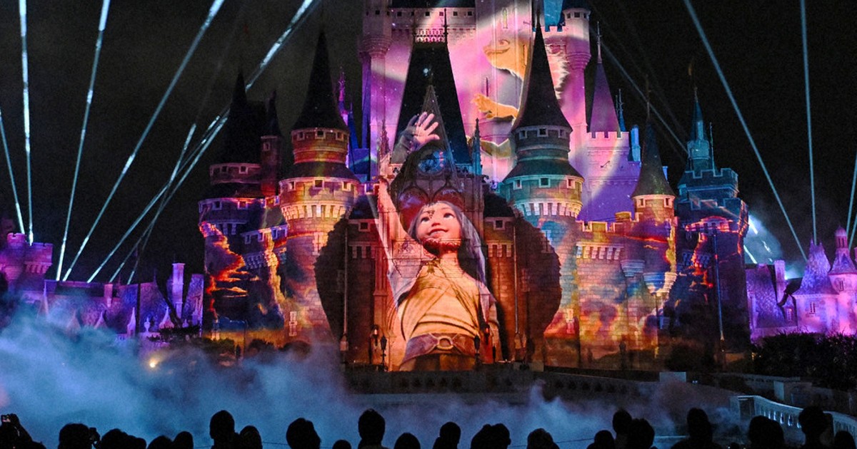 夜空駆ける、光の演出 TDL、新たなショー始まる ／東京 | 毎日新聞