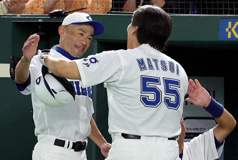 イチローさん、高校女子選抜と対戦「ボロボロになるまで続けたい
