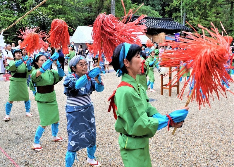 紅しで踊りで五穀豊穣祈る 天理・大和神社 ／奈良 | 毎日新聞
