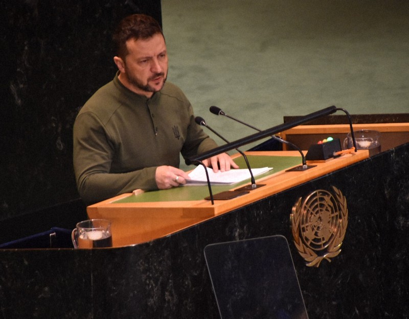 ゼレンスキー大統領 ゼレンスキー大統領、独仏首脳と会談 戦闘機供与を訴える - BBCニュース